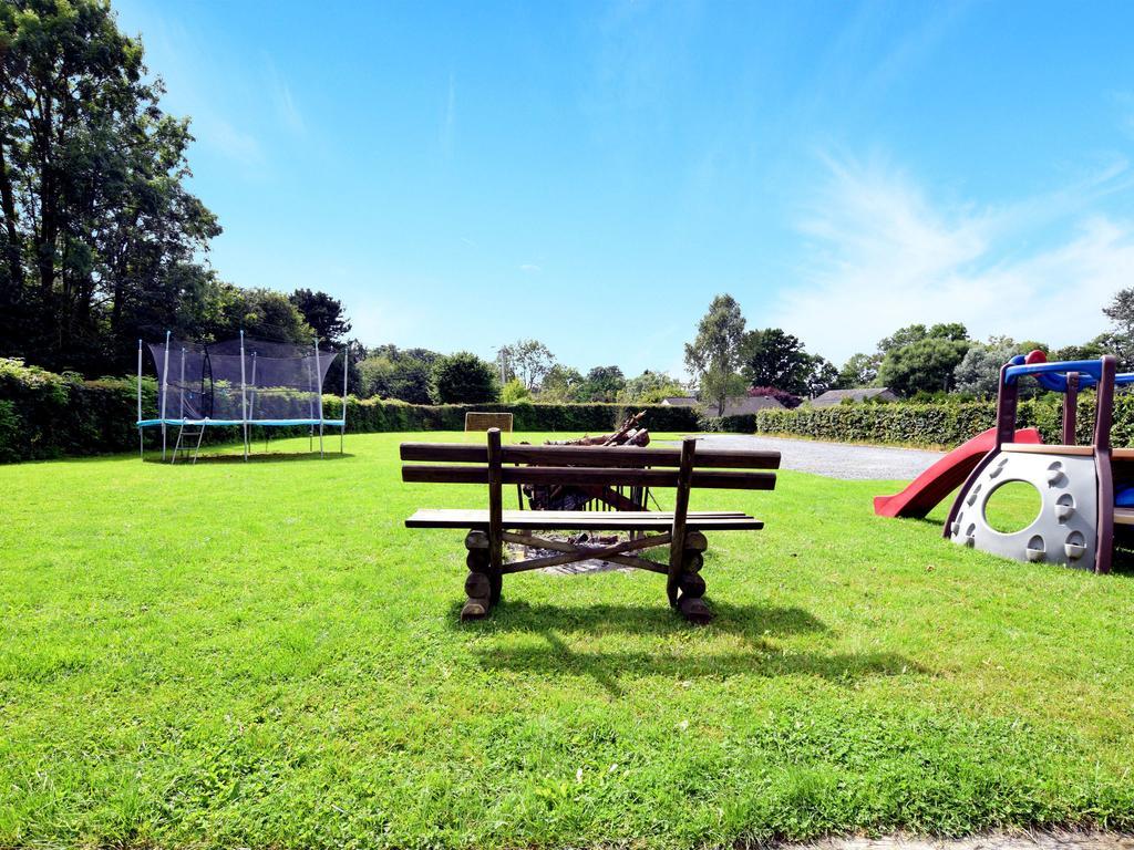 Spacious Holiday Home In Lierneux With Garden Ruang foto